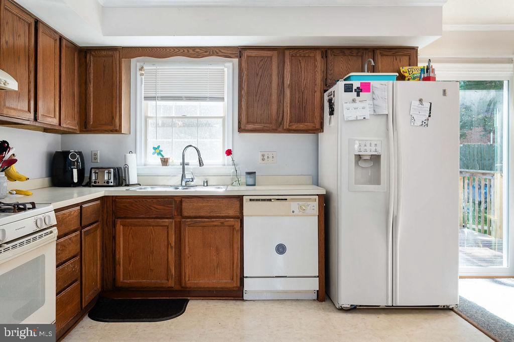 8747 Weems Road Manassas, VA 20110 - Photo 27 of 39 new fridge!