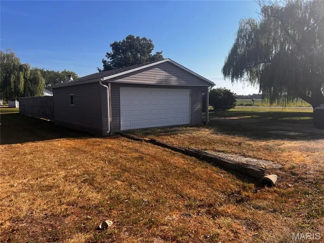 $129,000 | 107 South Washington Street, Patoka, IL 62875