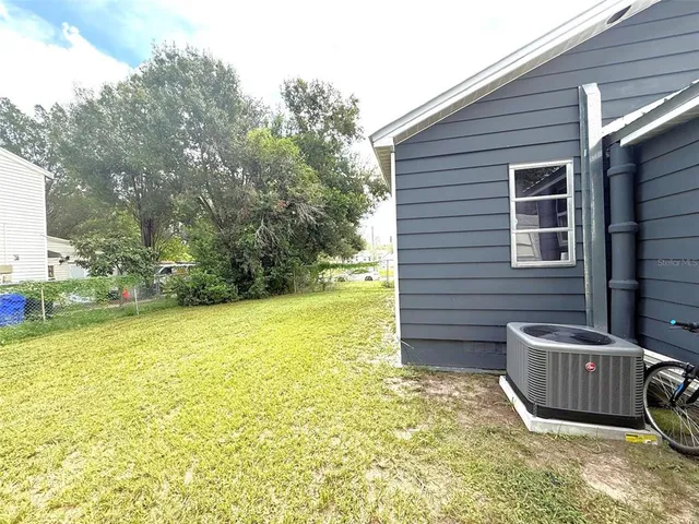 a view of a two tub next to a yard