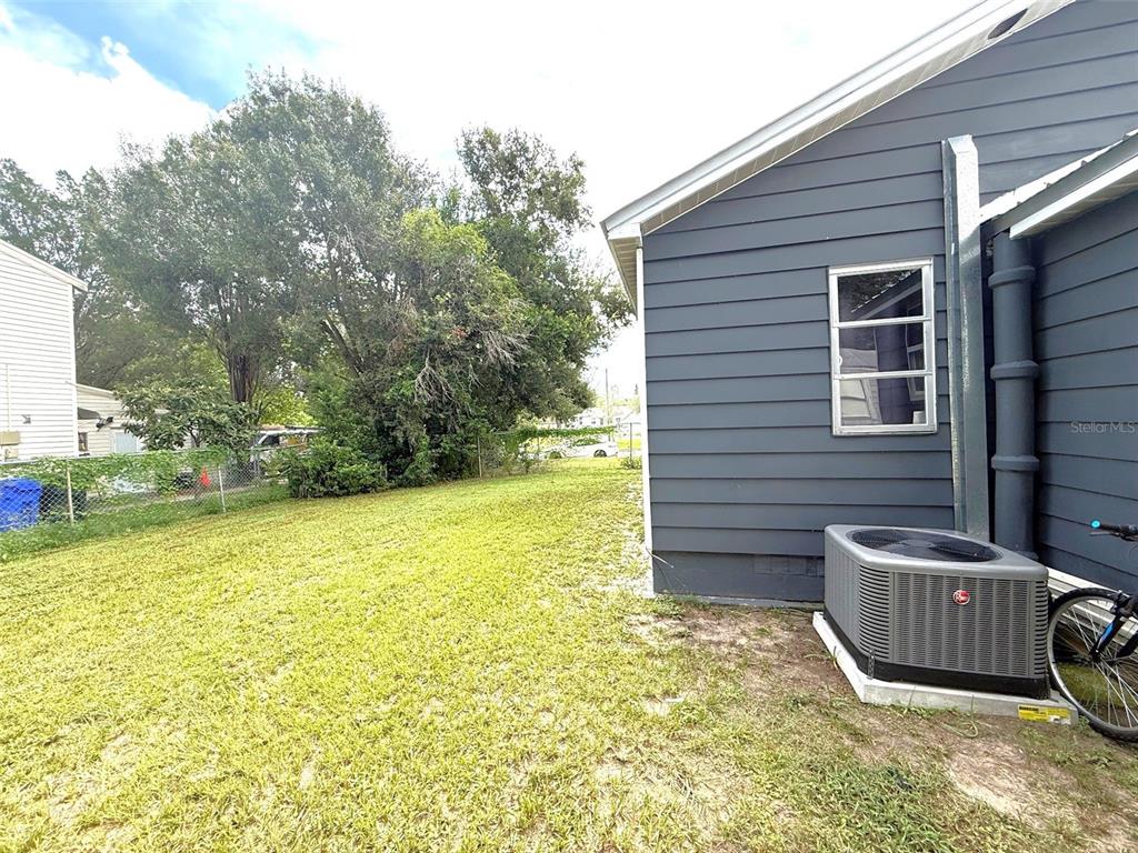 1222 Golconda Road Lakeland, FL 33801 - Photo 5 of 12 a view of a two tub next to a yard