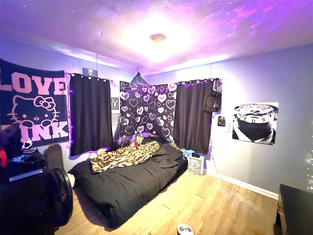 1222 Golconda Road Lakeland, FL 33801 - Photo 9 of 12 a living room with furniture