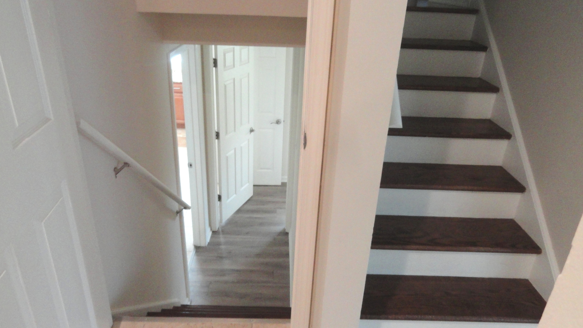 596 Maple Avenue Lisle, IL 60532 - Photo 13 of 21 a view of an entryway