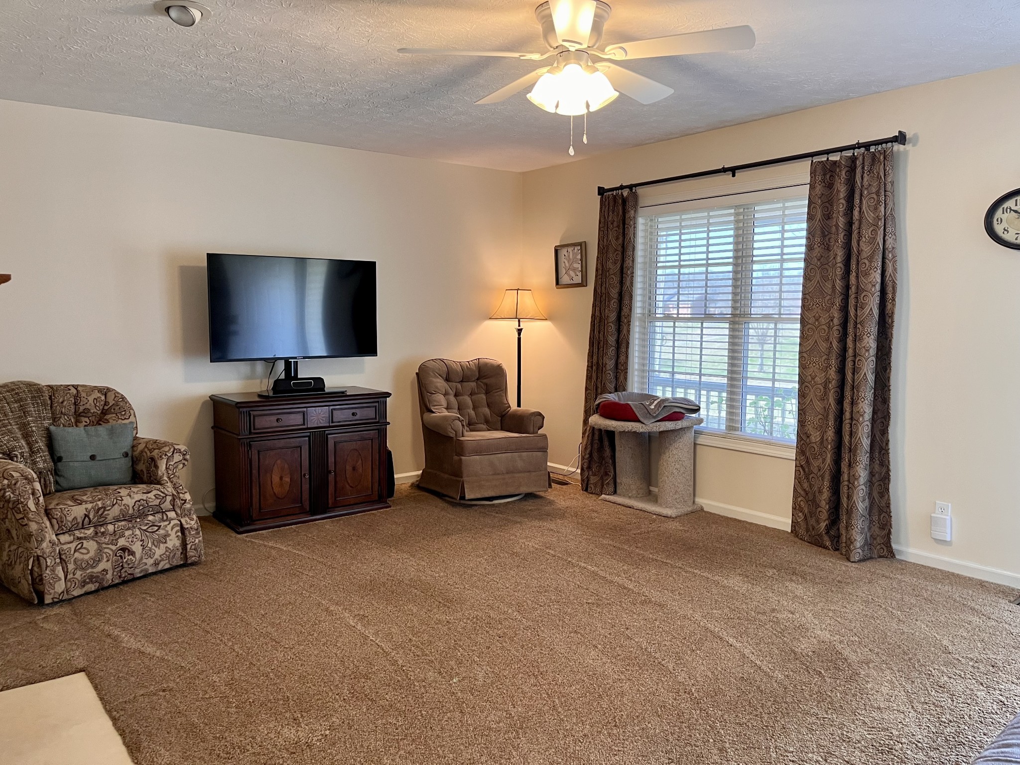 4869 Starks Road Cross Plains, TN 37049 - Photo 5 of 46 a living room with furniture and a flat screen tv