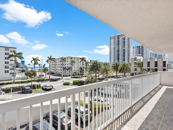 $3,000 | 1500 South Ocean Drive, Unit 3G, Hollywood, FL 33019