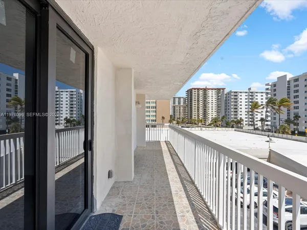 $3,000 | 1500 South Ocean Drive, Unit 3G, Hollywood, FL 33019