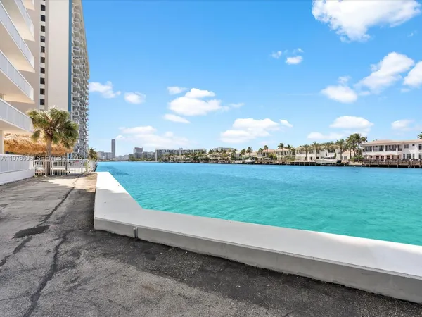 $3,000 | 1500 South Ocean Drive, Unit 3G, Hollywood, FL 33019