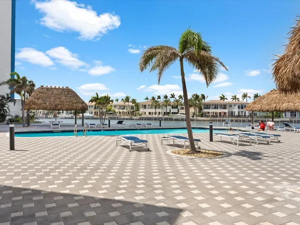 $3,000 | 1500 South Ocean Drive, Unit 3G, Hollywood, FL 33019