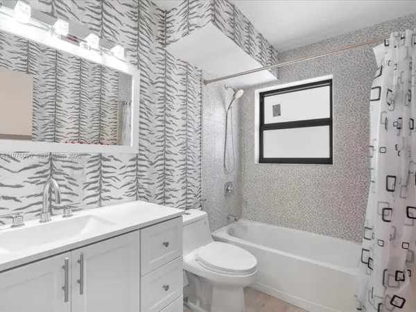 $3,000 | 1500 South Ocean Drive, Unit 3G, Hollywood, FL 33019