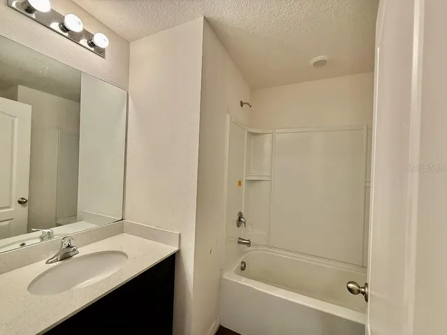 $2,250 | 1740 Chatham Green Circle, Ruskin, FL 33570