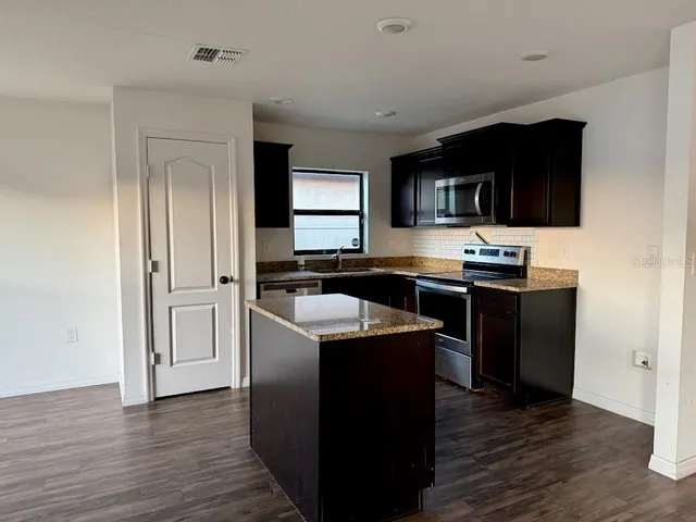 $2,250 | 1740 Chatham Green Circle, Ruskin, FL 33570