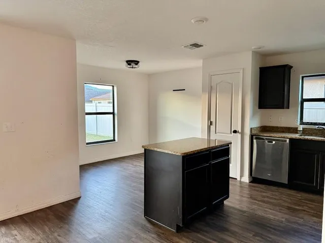 $2,250 | 1740 Chatham Green Circle, Ruskin, FL 33570