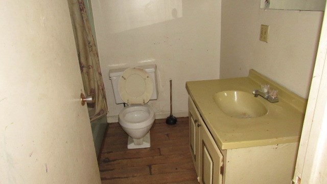 161 5th Avenue Sharon, PA 16146 - Photo 6 of 17 a bathroom with a sink and toilet