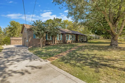 $925,000 | 8126 Suzanne Drive, Brentwood, TN 37027