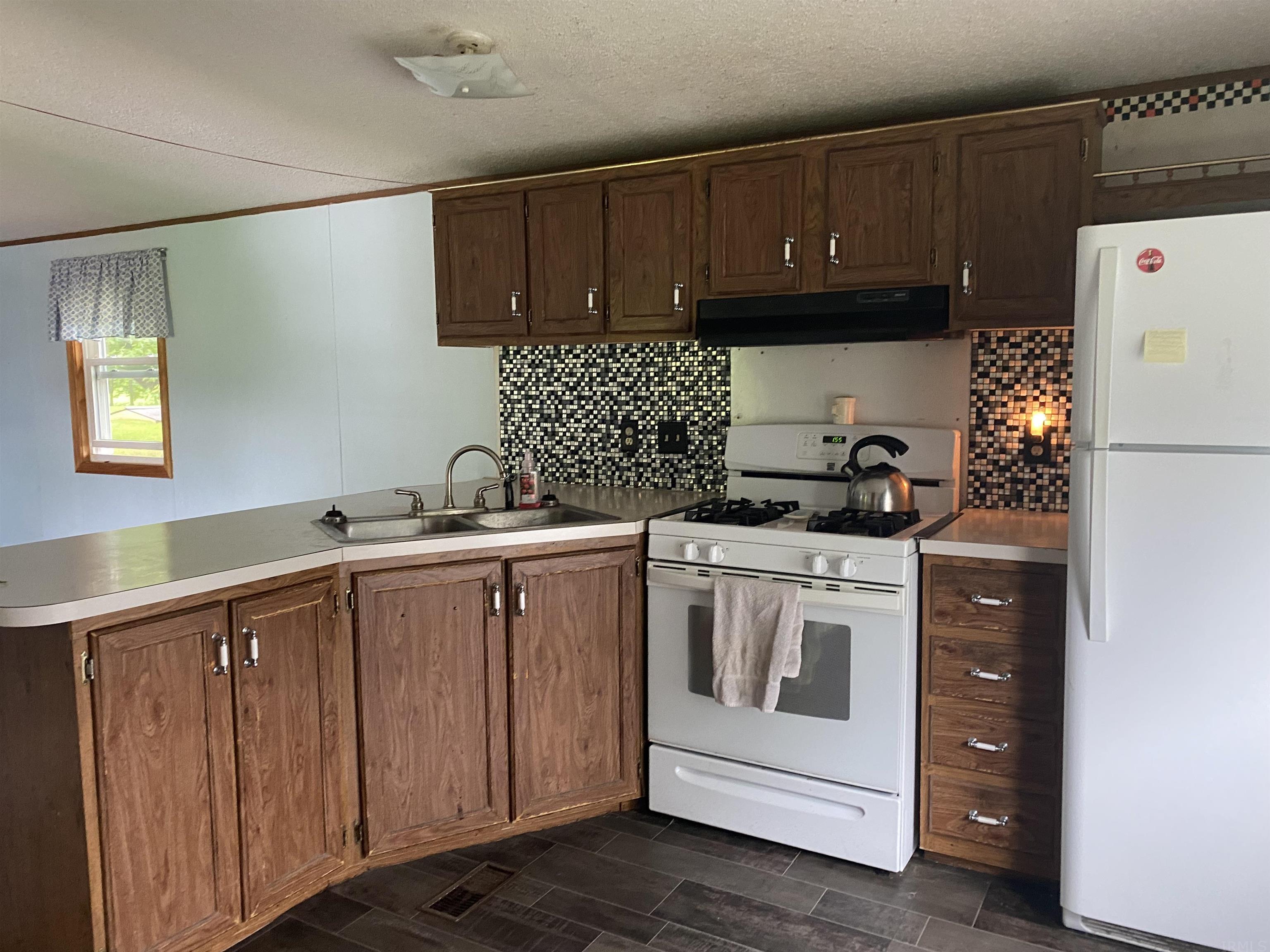 405 North Flint Road Angola, IN 46703 - Photo 9 of 16 Gallery Image 9