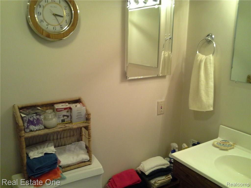 36900 West Eleven Mile Road Farmington, MI 48331 - Photo 40 of 70