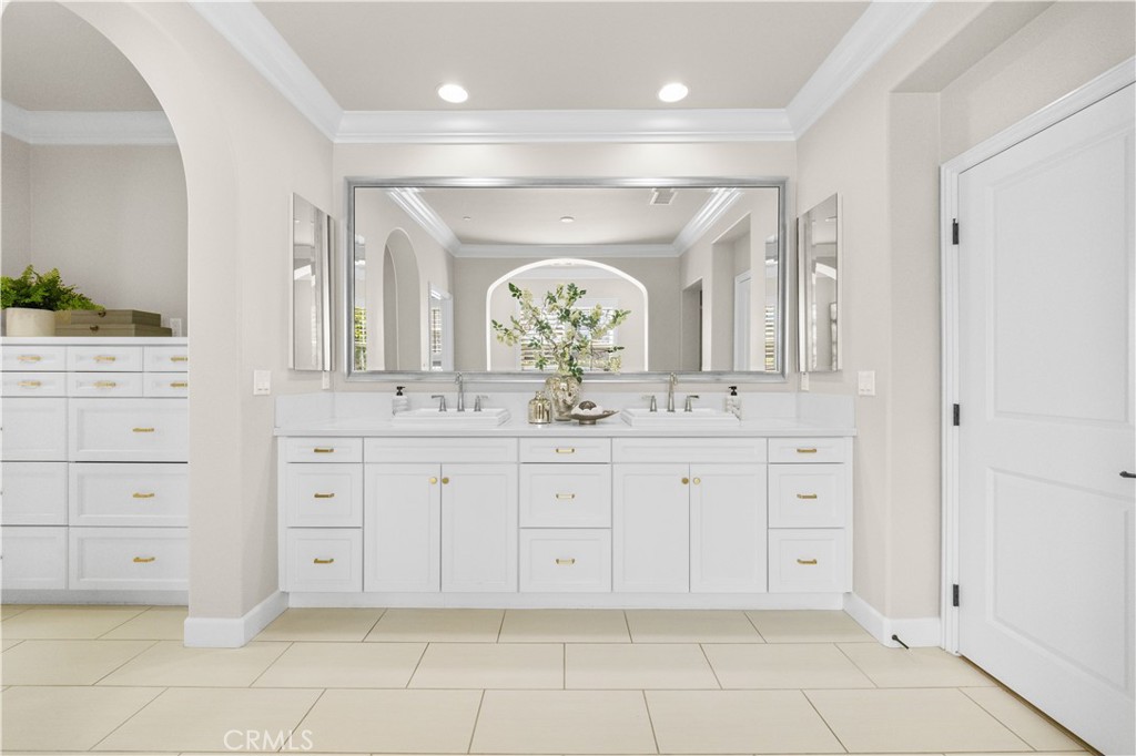 71 Clocktower Irvine, CA 92620 - Photo 33 of 73 Dual vanities