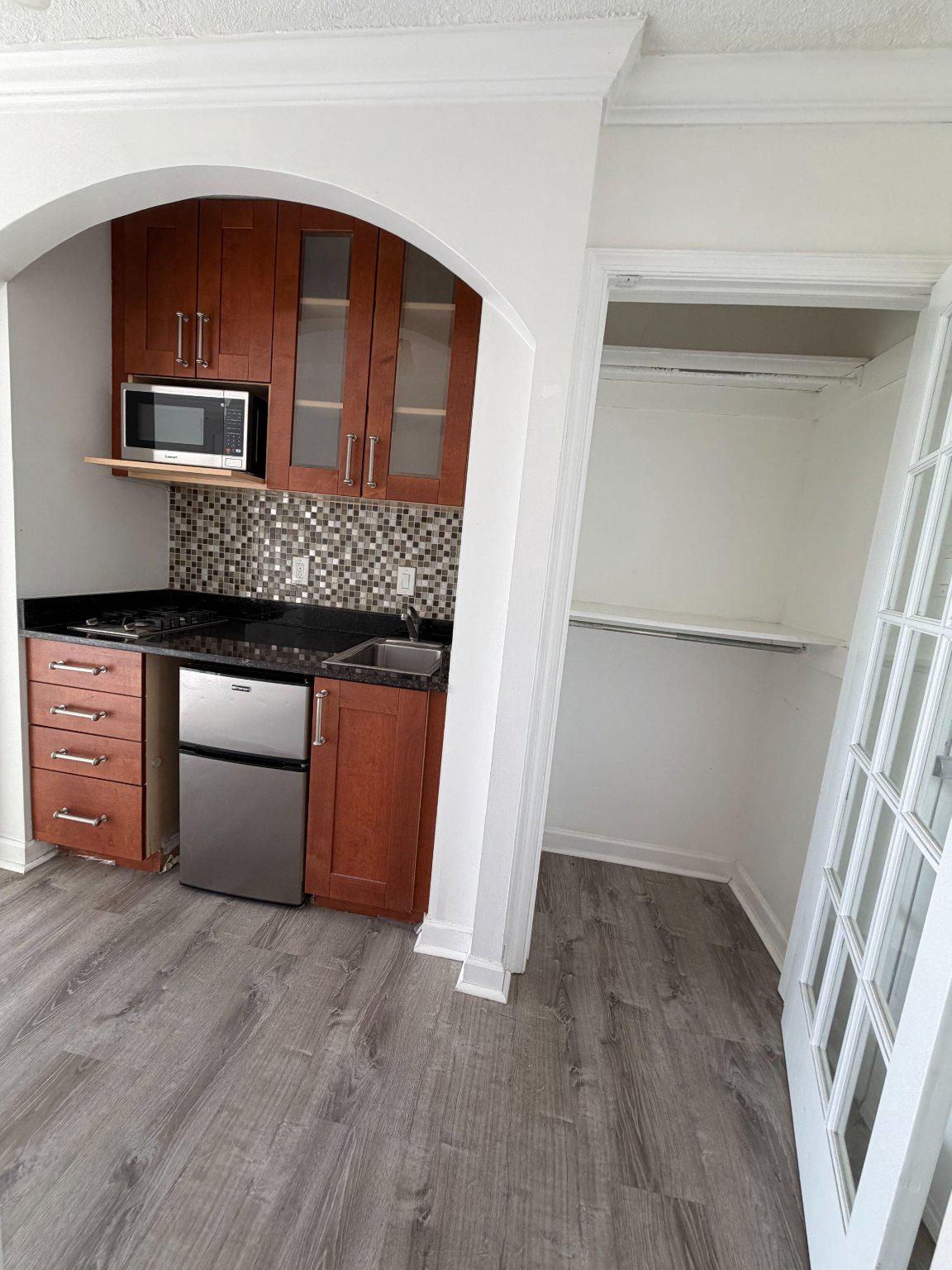5500 Friendship Boulevard, Unit 2005N Chevy Chase, MD 20815 - Photo 2 of 28 Charming kitchen with modern finishes.