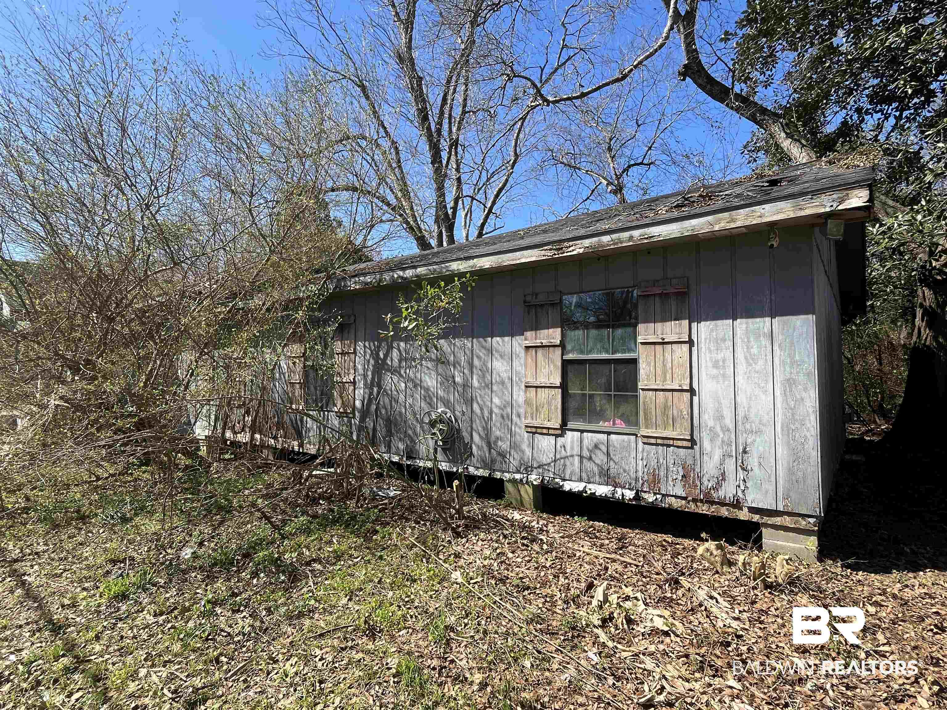 108 Powell Avenue Bay Minette, AL 36507 - Photo 2 of 39 View of side of home