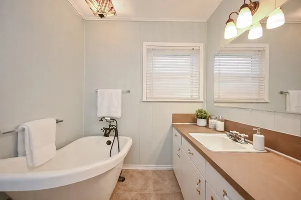 $2,100 | 1707 Key Street, Waller, TX 77484