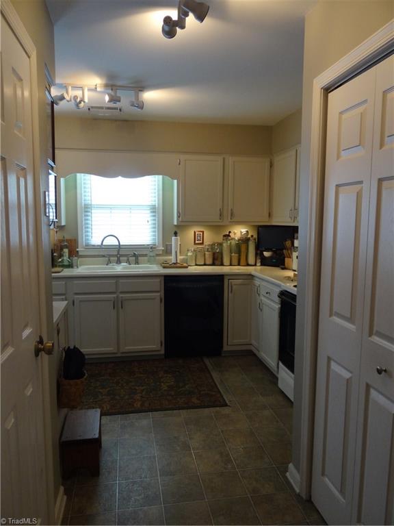 2207 Acorn Ridge Road Greensboro, NC 27407 - Photo 4 of 18 Gallery Image 4