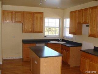 2105 Timber Ridge Court Highland, MI 48357 - Photo 5 of 12 Timber Ridge Ct_006