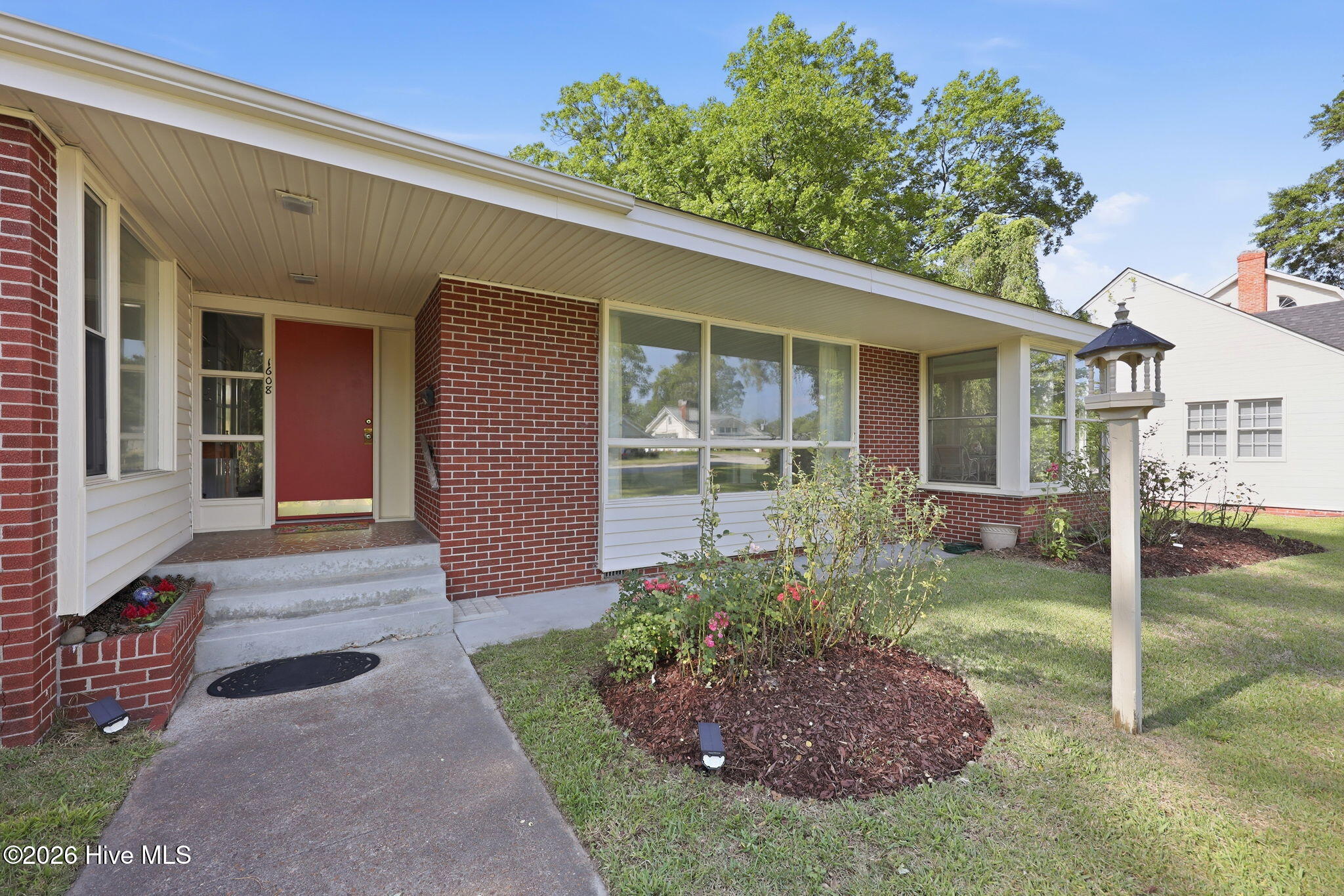 1608 Rhem Avenue New Bern, NC 28560 - Photo 3 of 51 34-web-or-mls-0C0A7148