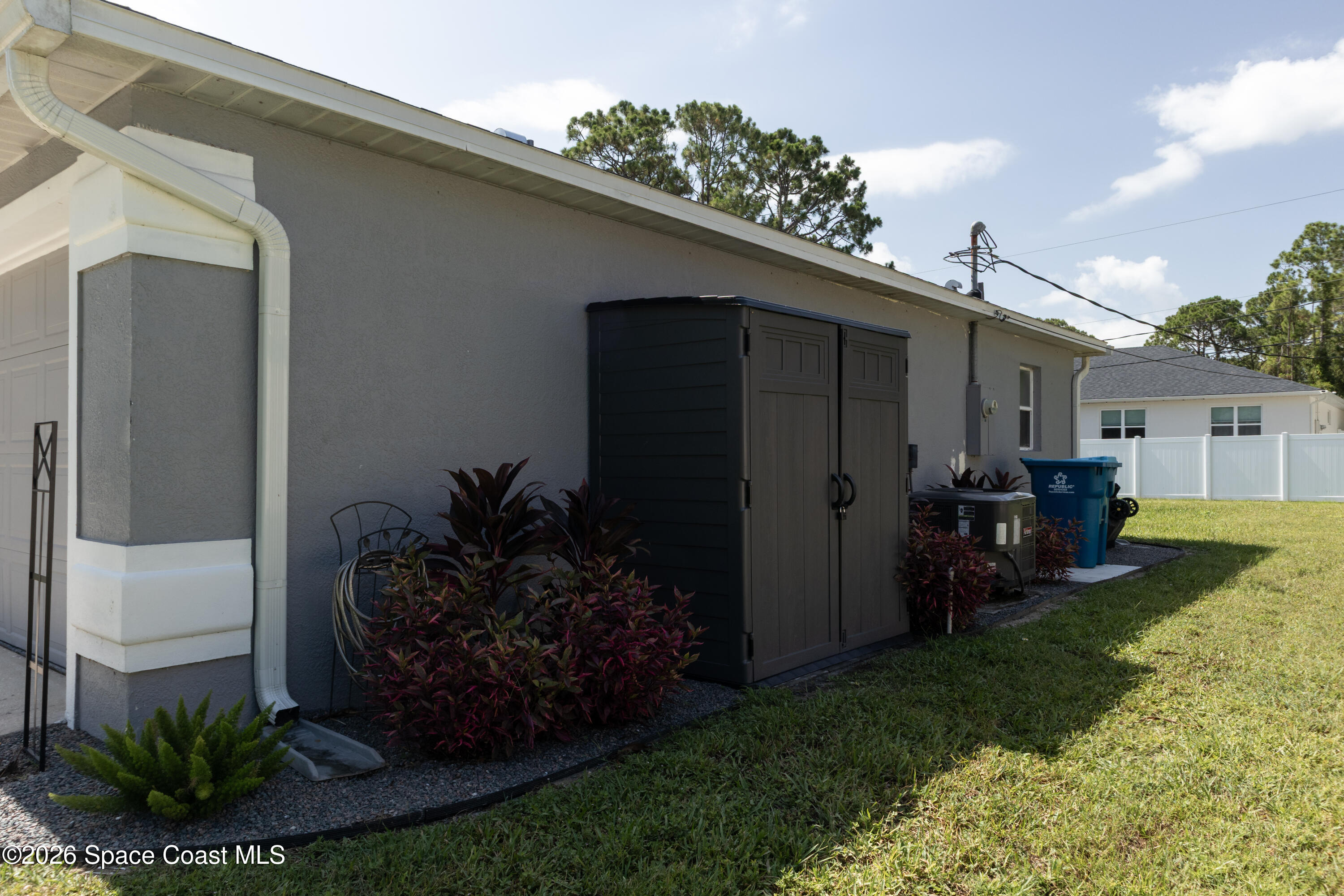 1572 Holbrook Road Northwest Palm Bay, FL 32907 - Photo 3 of 38 a view of house with backyard and garden