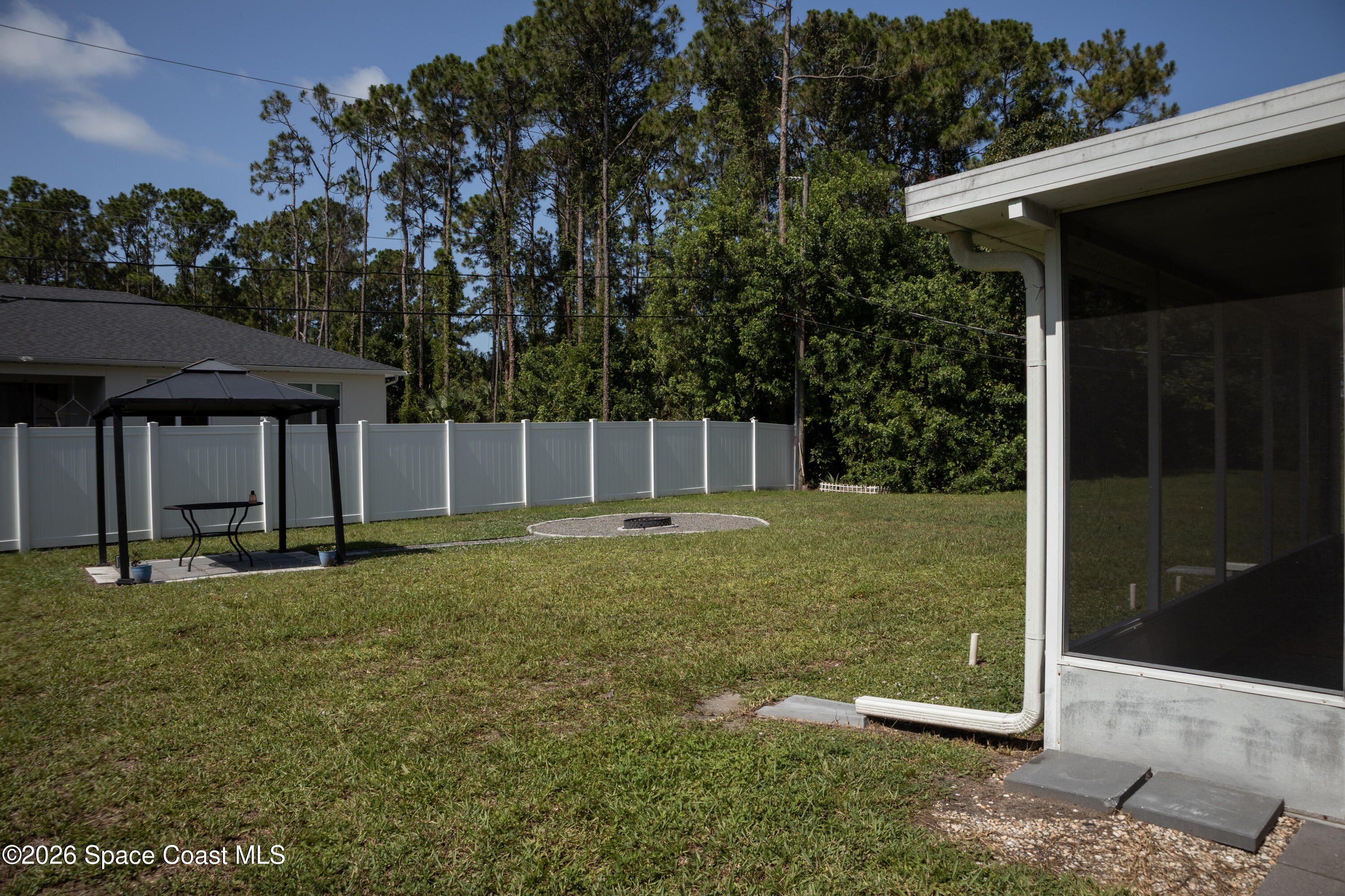 1572 Holbrook Road Northwest Palm Bay, FL 32907 - Photo 6 of 38 a view of a backyard