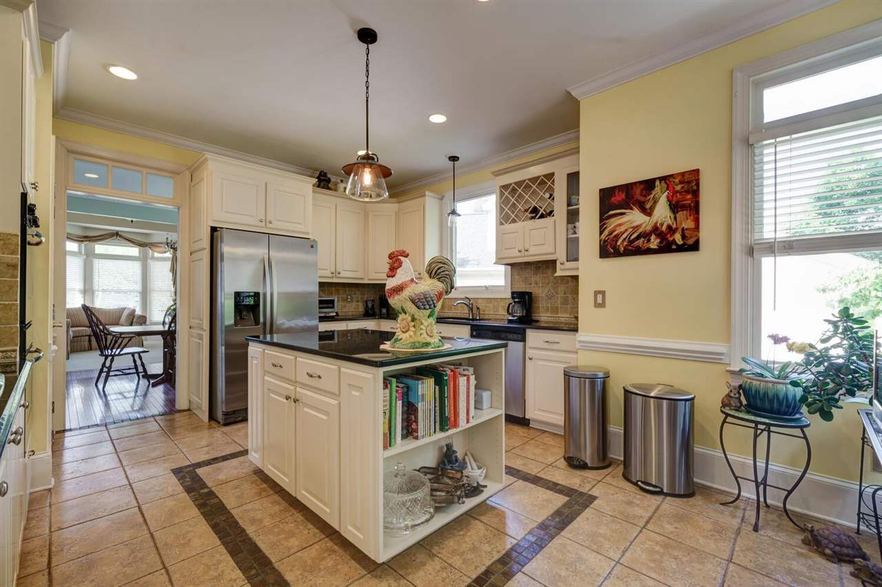 6201 Wyckhurst Court Raleigh, NC 27609 - Photo 6 of 30 Kitchen