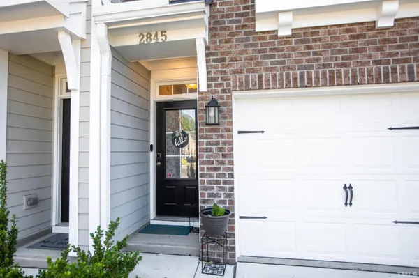 a view of entrance door of the house