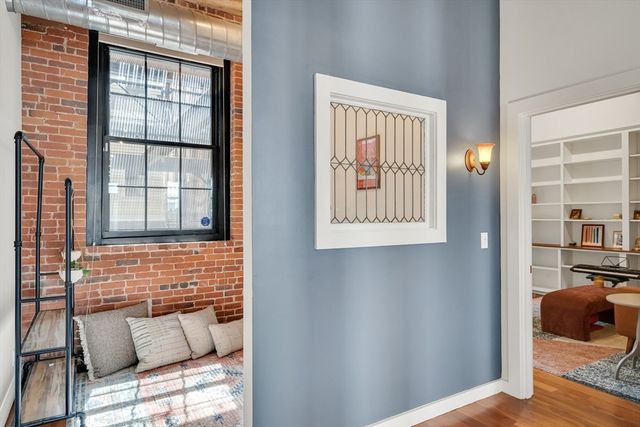 a view of livingroom with furniture and windows