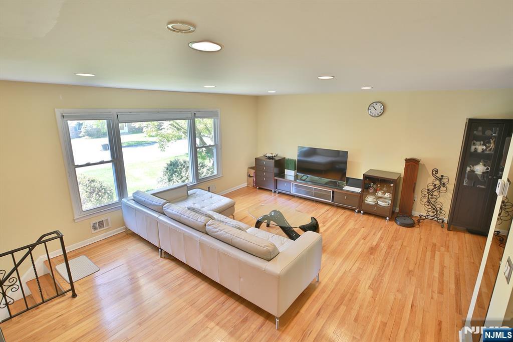 124 Lenox Avenue Demarest, NJ 07627 - Photo 7 of 30