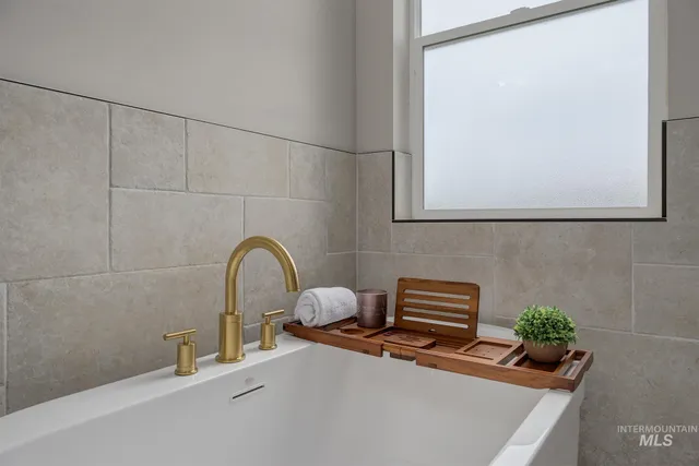 $1,000,090 | 3228 Flight Deck Drive, New Plymouth, ID 83655