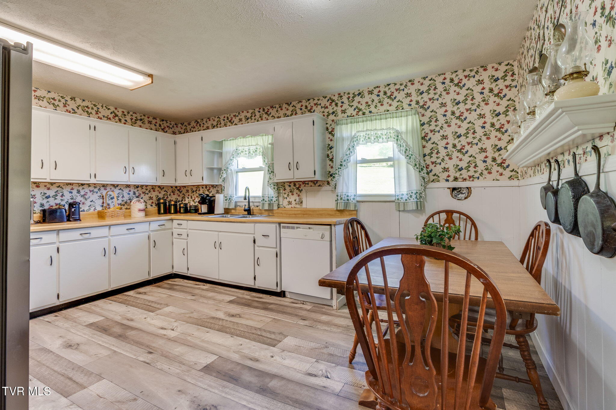2251 Siam Road Elizabethton, TN 37643 - Photo 10 of 36 007