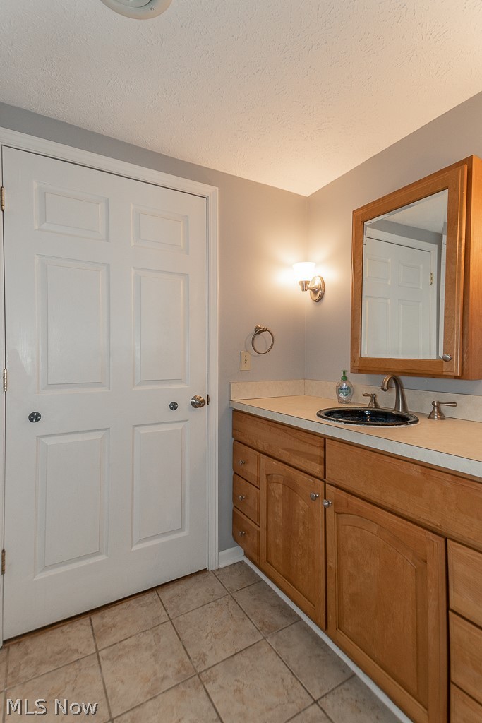 5271 Edenhurst Road Cleveland, OH 44124 - Photo 13 of 33