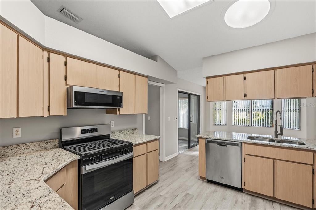 6142 Wade Street Leesburg, FL 34748 - Photo 4 of 32