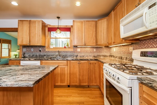 28 Parlowtown Road Marion, MA 02738 - Photo 8 of 30 Gallery Image 8
