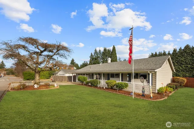 a view of a house with a backyard