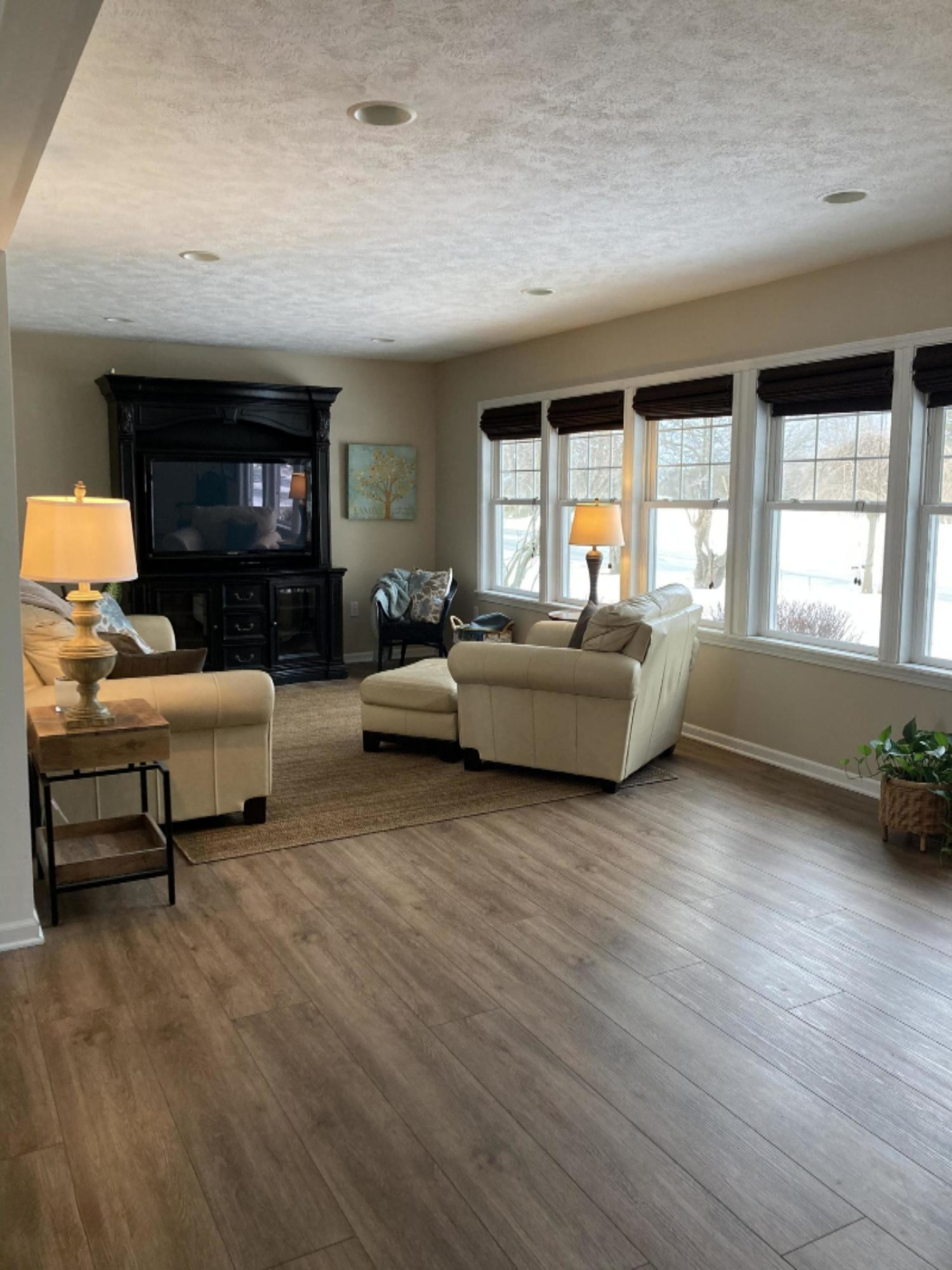 555 Cherry Road Manistee, MI 49660 - Photo 3 of 22 Living Room