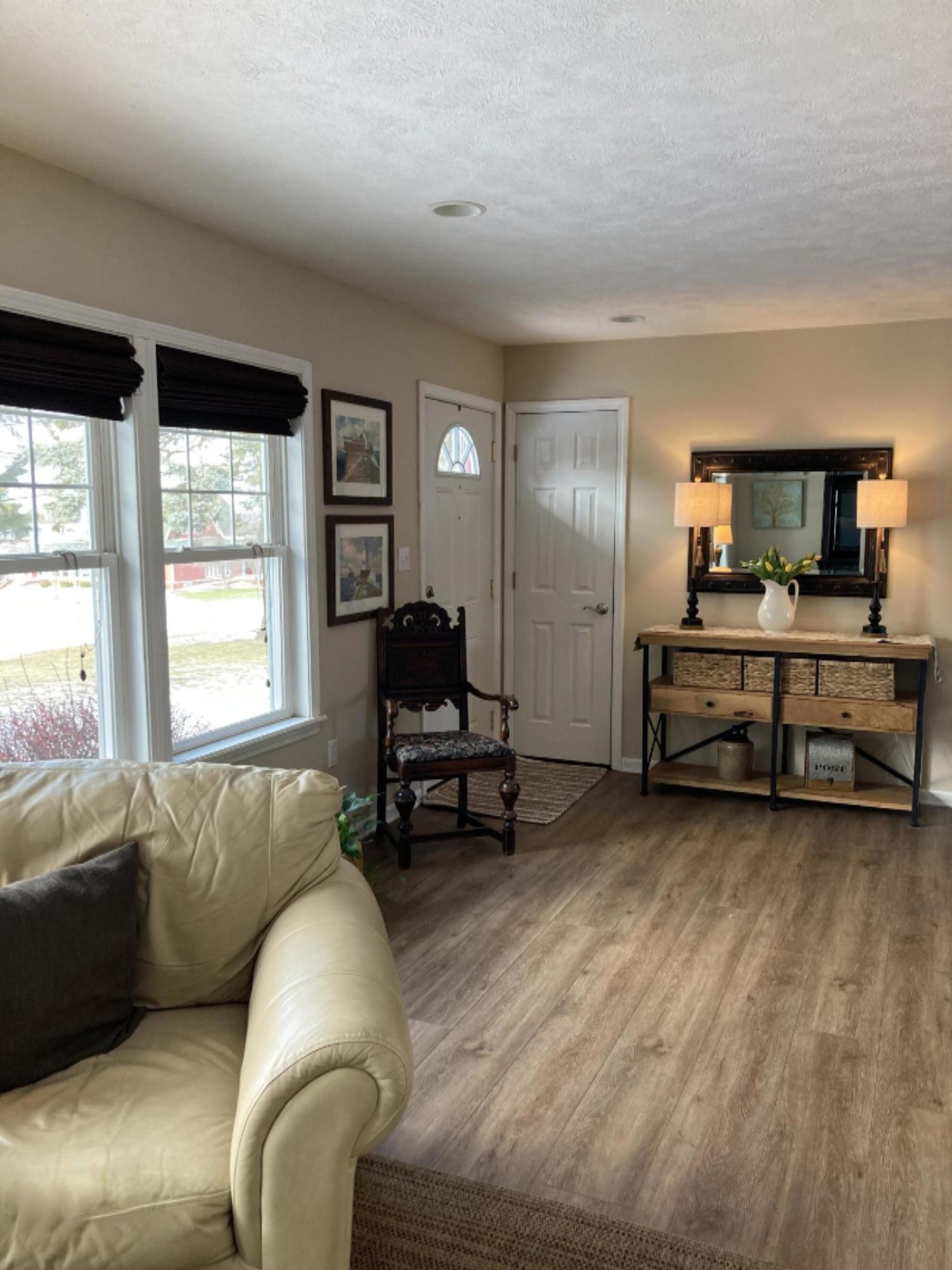 555 Cherry Road Manistee, MI 49660 - Photo 4 of 22 Living Room