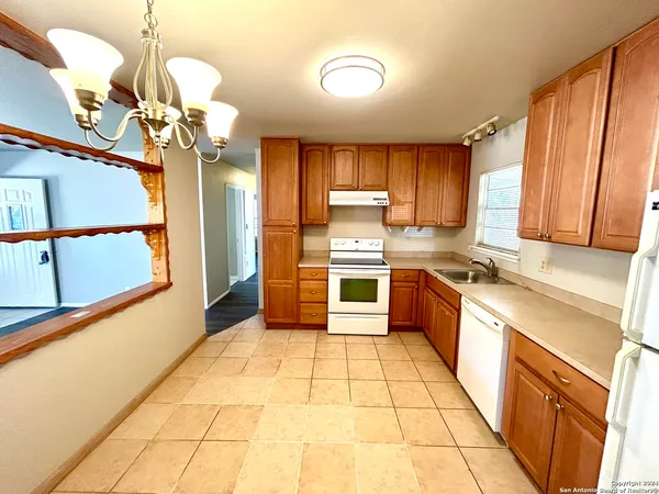 $1,445 | 206 Northview Drive, Universal City, TX 78148