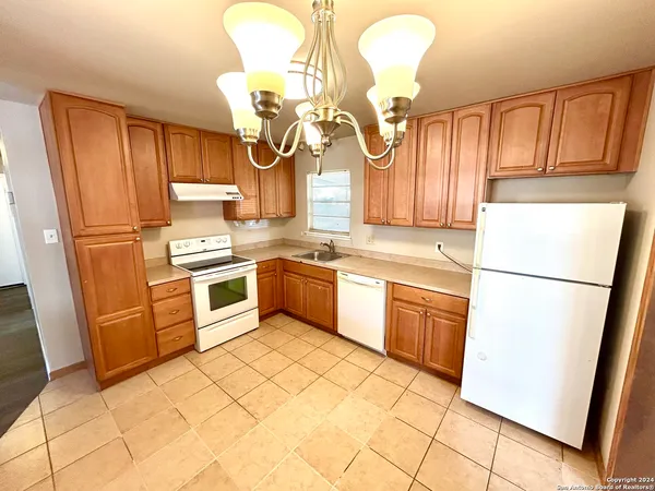 $1,445 | 206 Northview Drive, Universal City, TX 78148