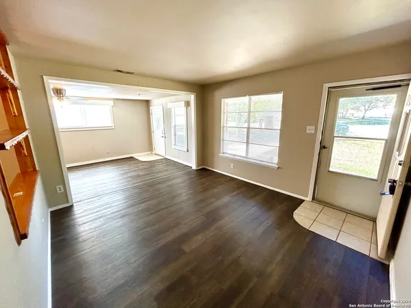 $1,445 | 206 Northview Drive, Universal City, TX 78148