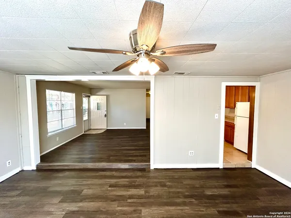 $1,445 | 206 Northview Drive, Universal City, TX 78148