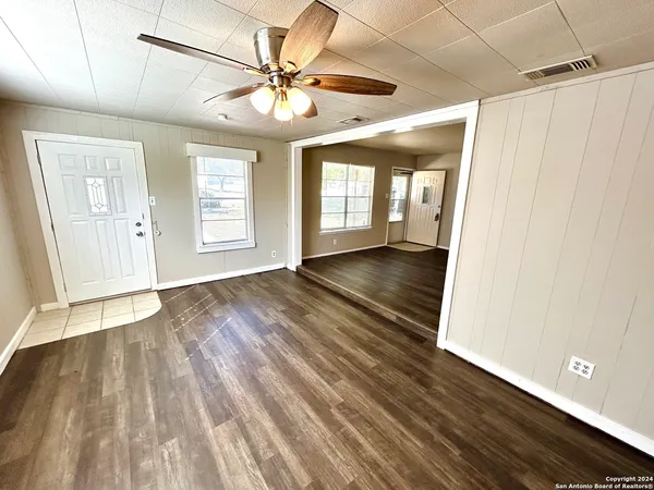 $1,445 | 206 Northview Drive, Universal City, TX 78148