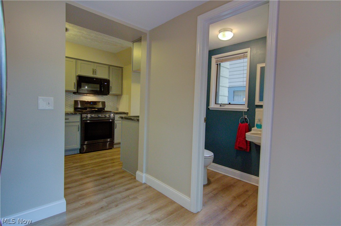 1687 Crest Road Cleveland Heights, OH 44121 - Photo 18 of 35