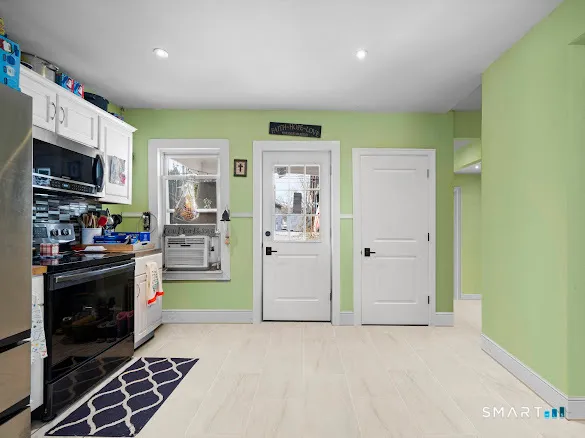 $279,900 | 182 Broad Street, Norwich, CT 06360