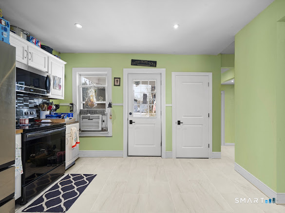 182 Broad Street Norwich, CT 06360 - Photo 4 of 34