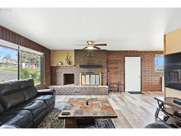 $300,000 | 1100 West 2nd Street, Arlington, OR 97812