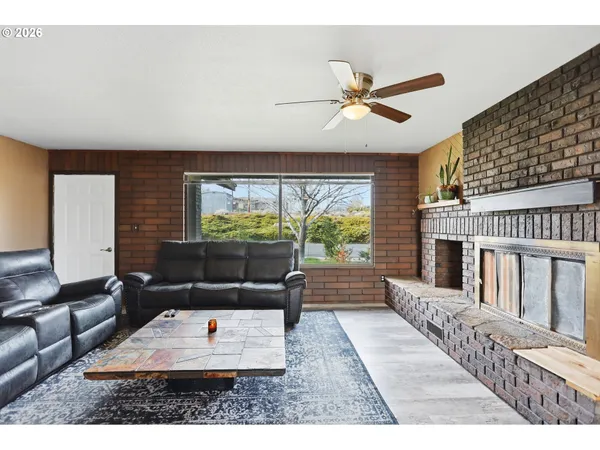 $300,000 | 1100 West 2nd Street, Arlington, OR 97812